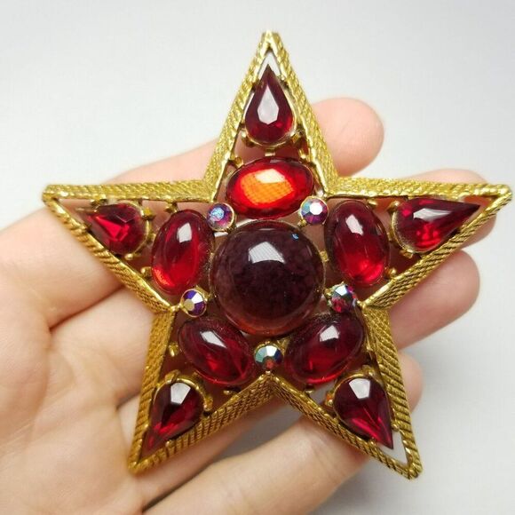 Vintage Capri Red Cabochon Rhinestone Five Pointed Star Brooch, Gold Tone - Picture 9 of 9